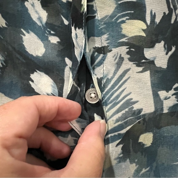 Cabi Small 416 Avery Tunic Sleeveless Button Blouse - Picture 4 of 5